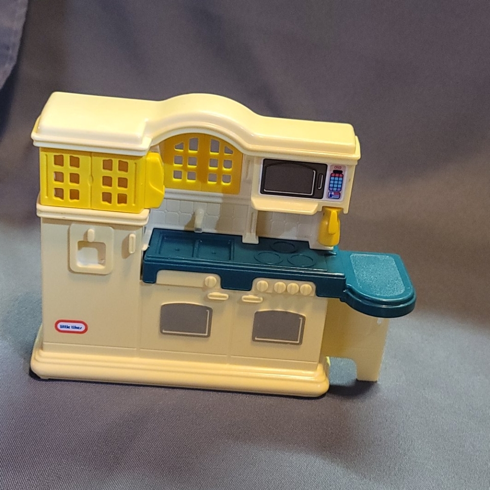 Little tikes doll house toys